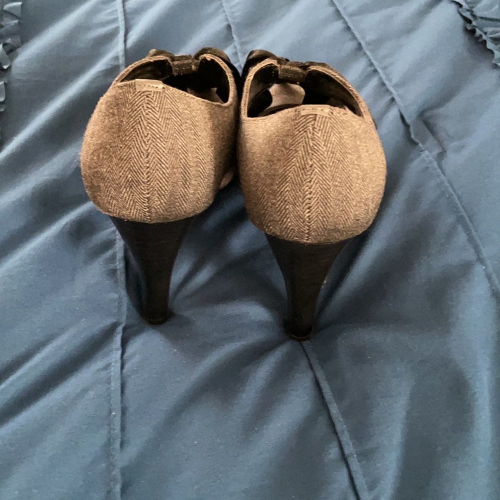 Ann Marino Heels, Size 7. - Picture 3 of 7